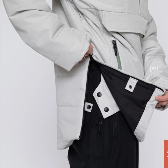 L1 Outerwear- Snowboard Jacket “Snowblind” in Ghost color - Picture 4 of 10